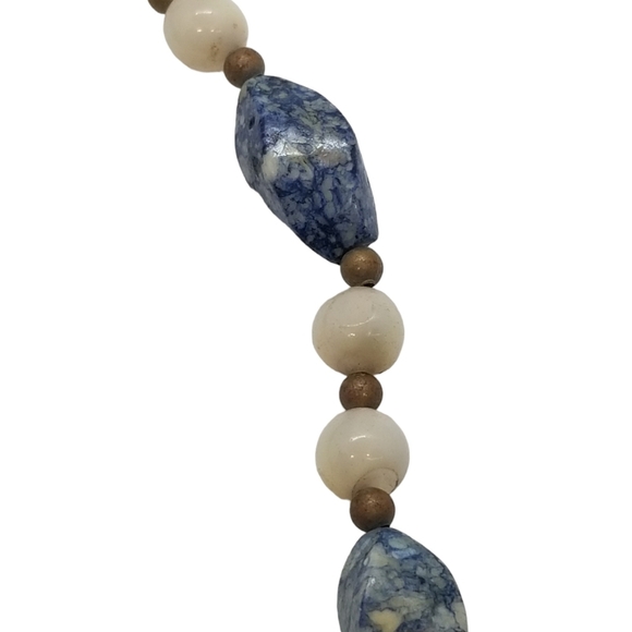 VINTAGE MOTHER OF PEARL BEAD & SODALITE STONE STATEMENT NECKLACE - Picture 4 of 7